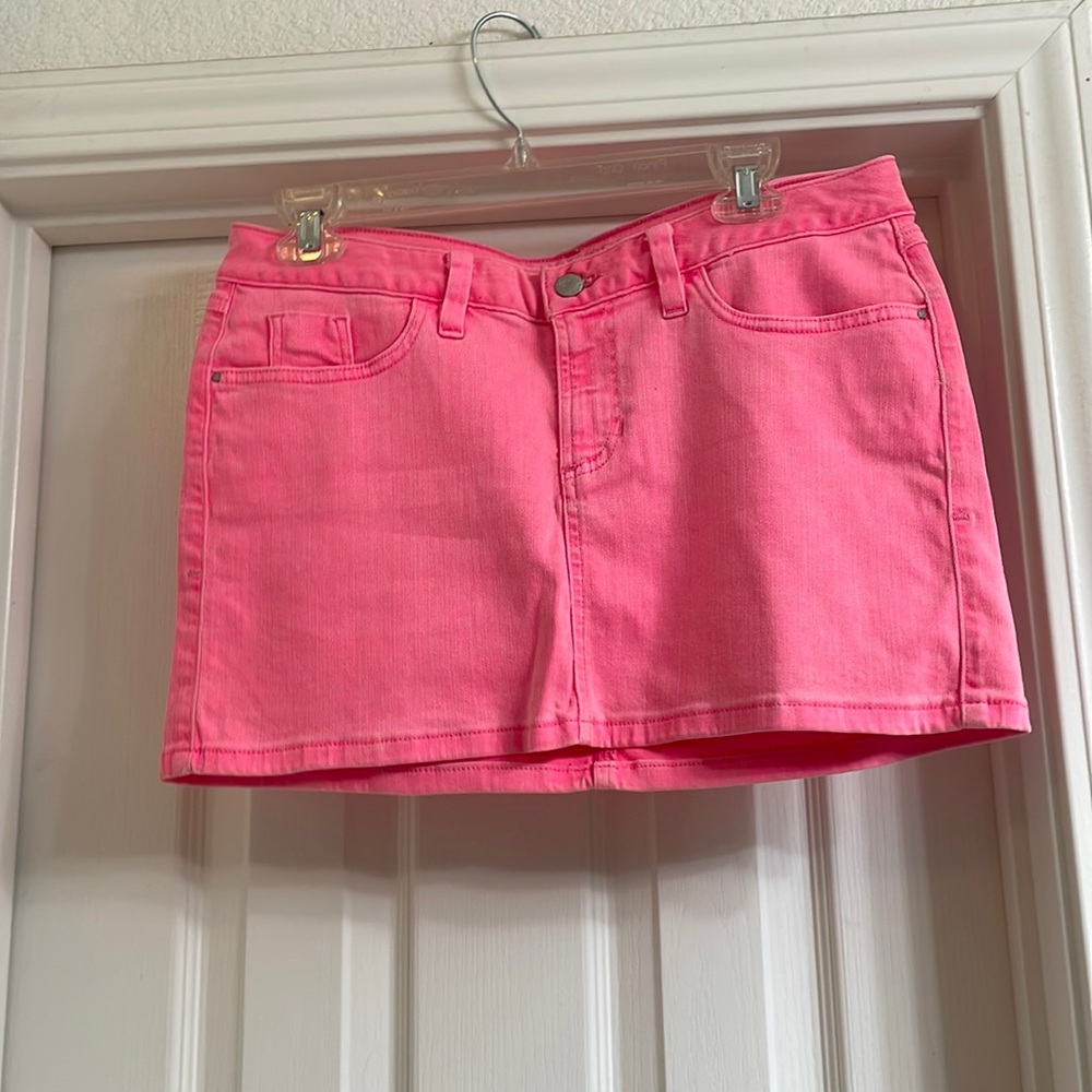 Guess hot pink mini skirt size 30